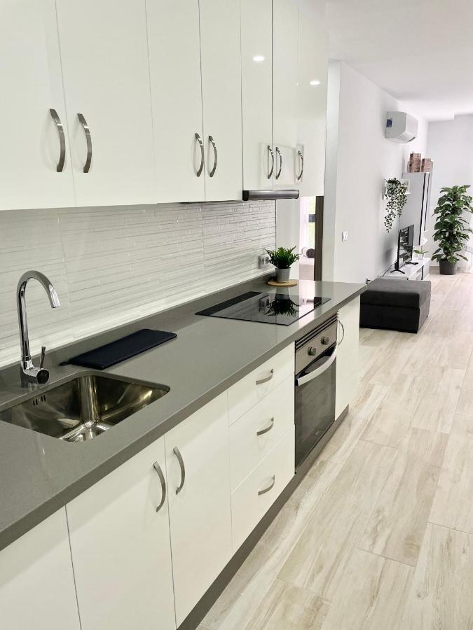 Island Suites Арона Экстерьер фото